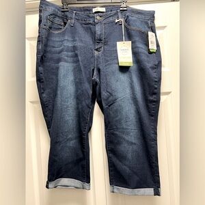 Royalty for Me - women's mid-rise crop stretch capri denim jeans Size 24W NEW WT